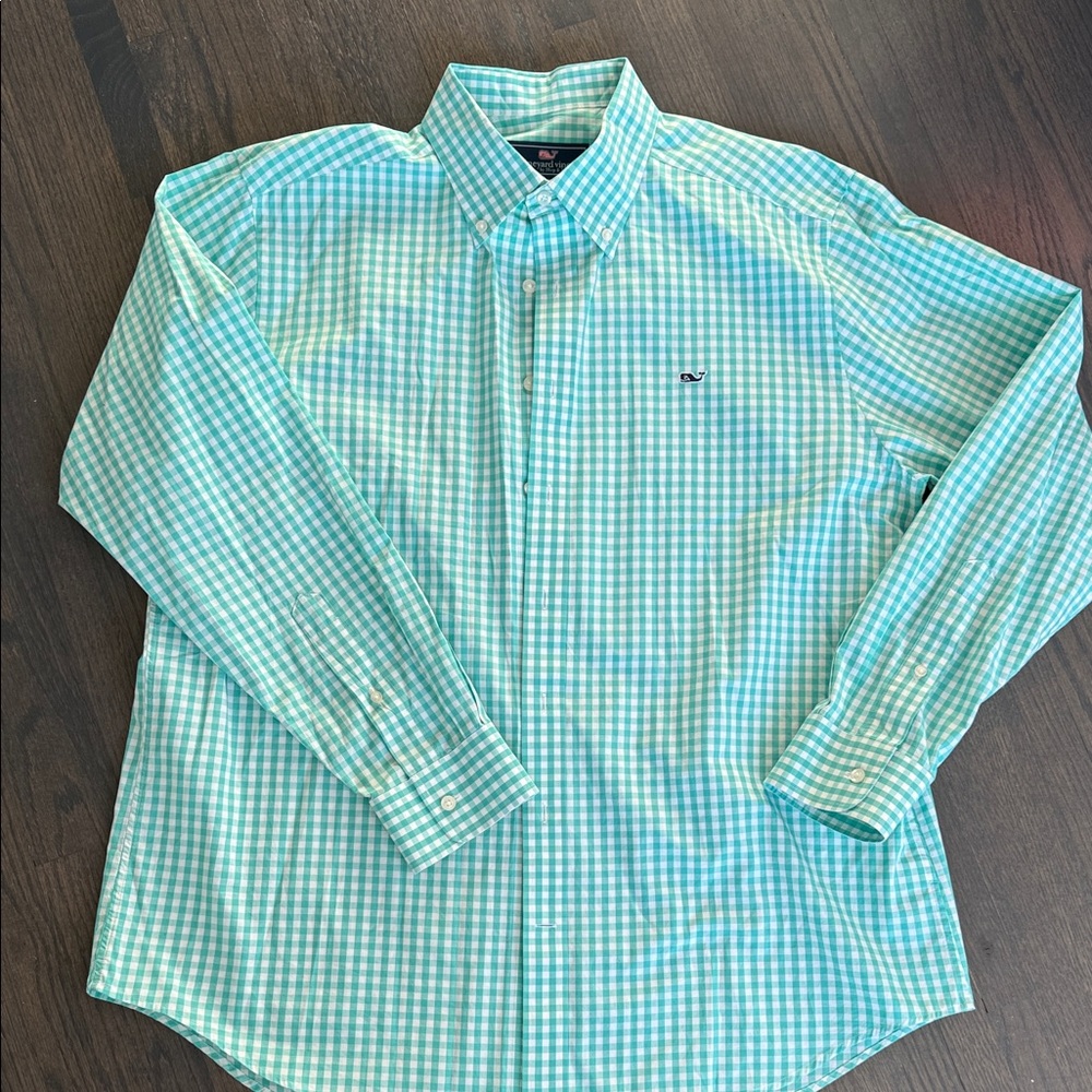 Vineyard Vines slim fit, whale shirt Button Down